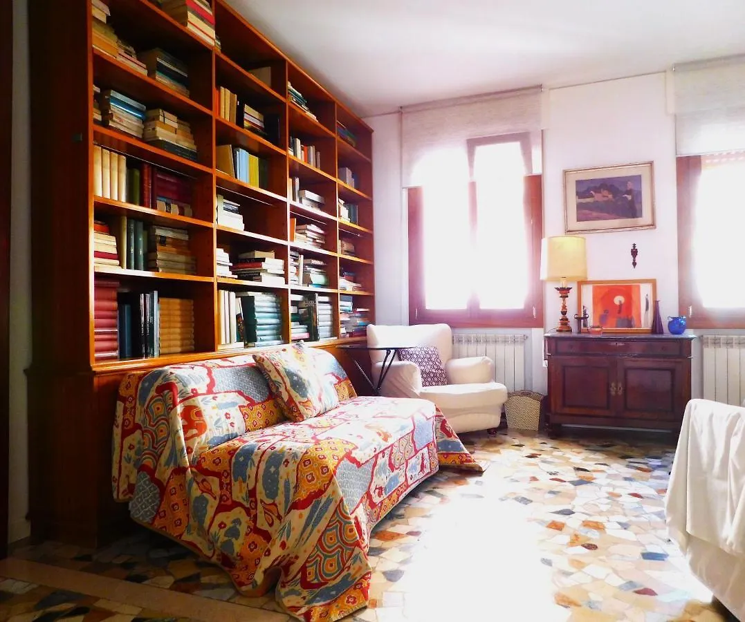 San Marco City Center Nouvelle Vague Apartment Venedik